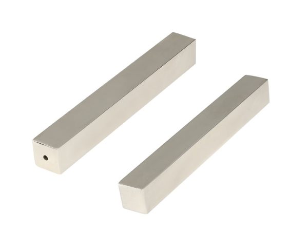 Square Magentic Bar